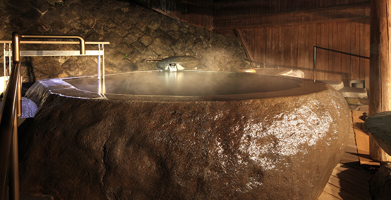日本最大級大石くりぬき風呂「不忘の湯」